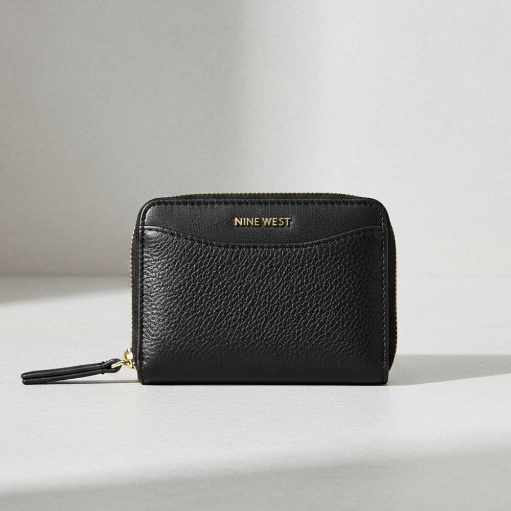 211. Nine West Mini Wallet – Excellent Condition